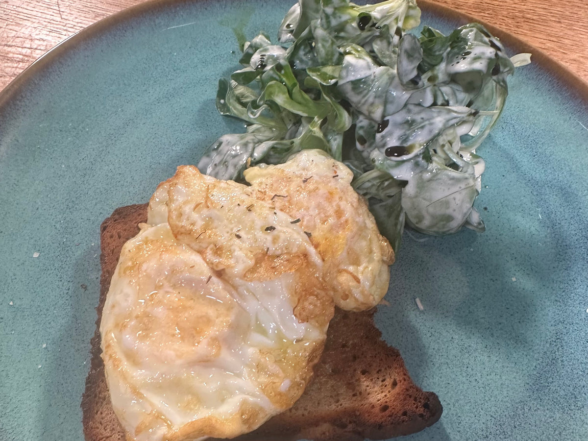 Fried Eggs mit Feldsalat