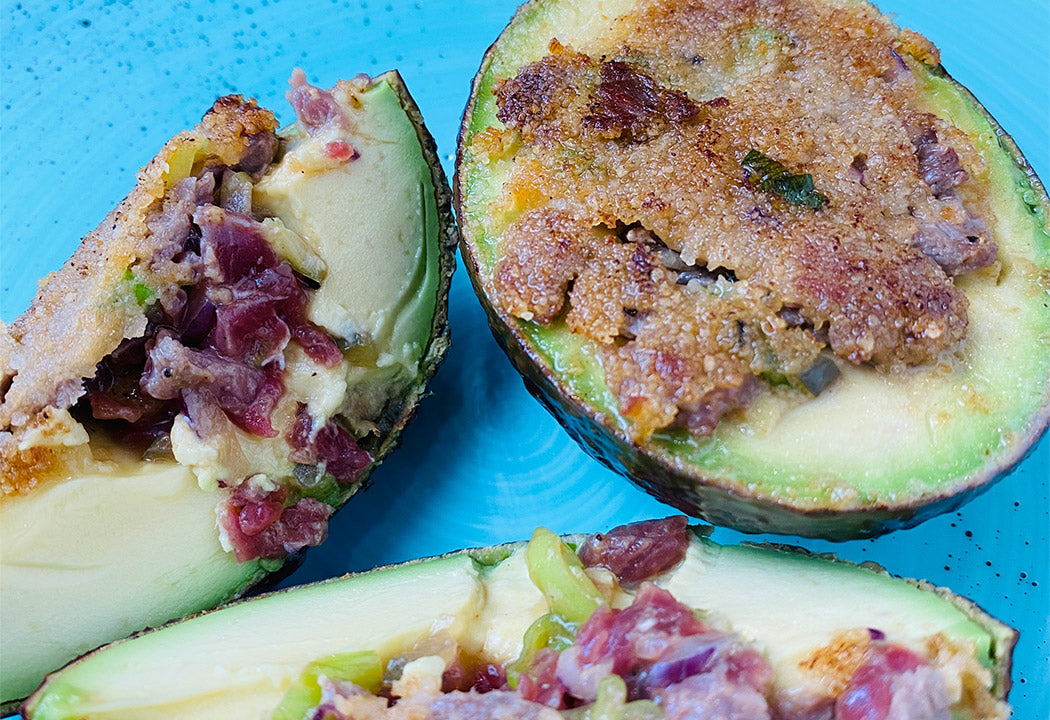 Gefüllte Avocado mit Steaktatar