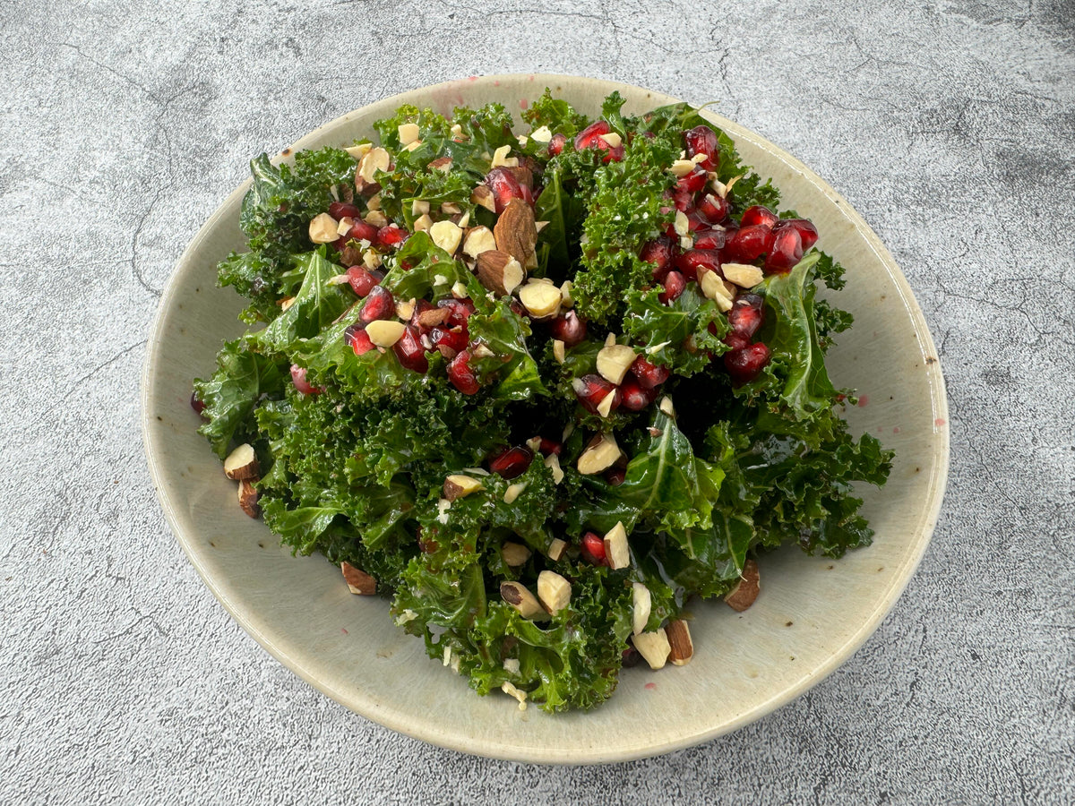 Grünkohlsalat mit Granatapfel